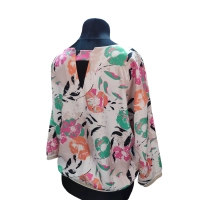 Elegancka bluzka z kwiatowym wzorem i dekoltem na plecach